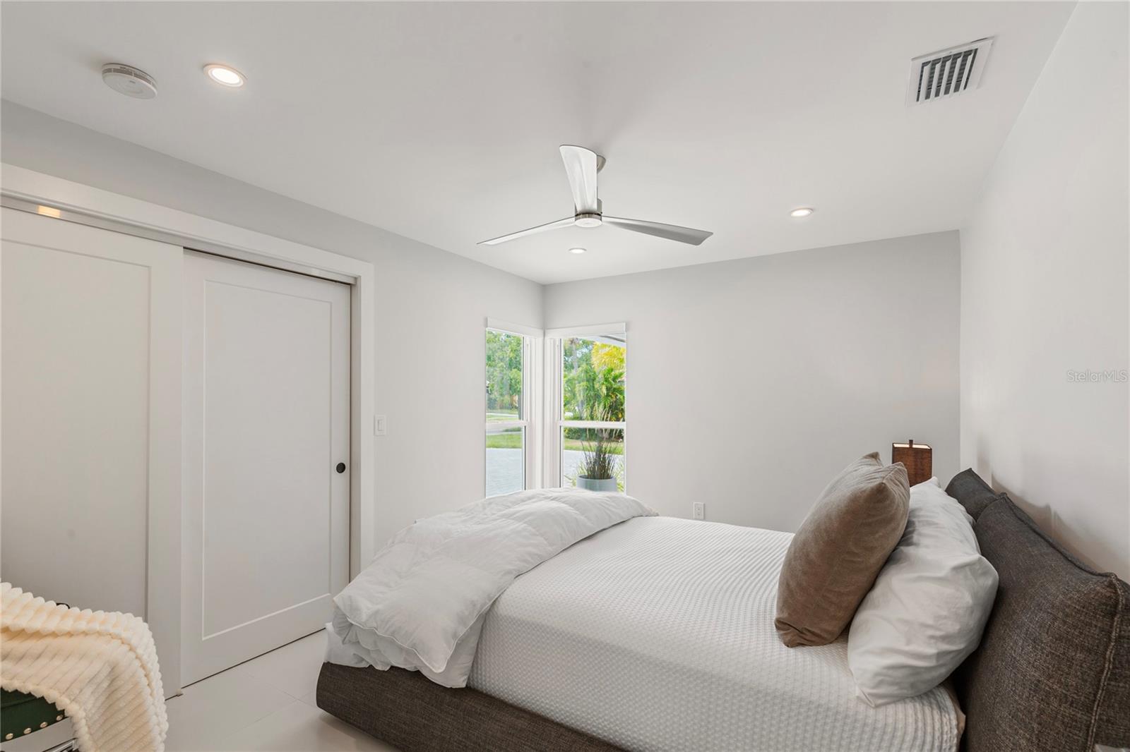 631 HARBOR IS, CLEARWATER BEACH, FL, 33767