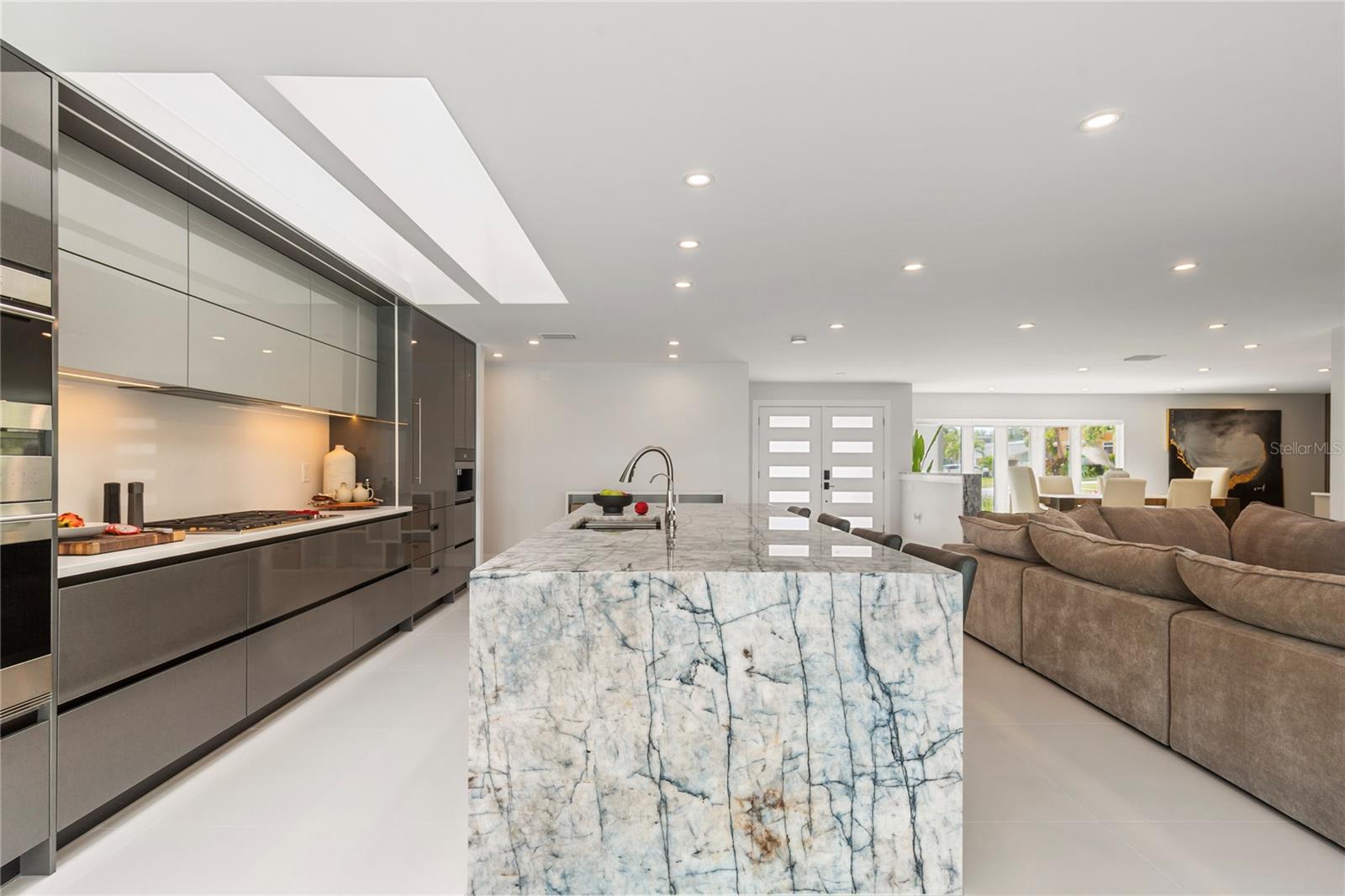 631 HARBOR IS, CLEARWATER BEACH, FL, 33767