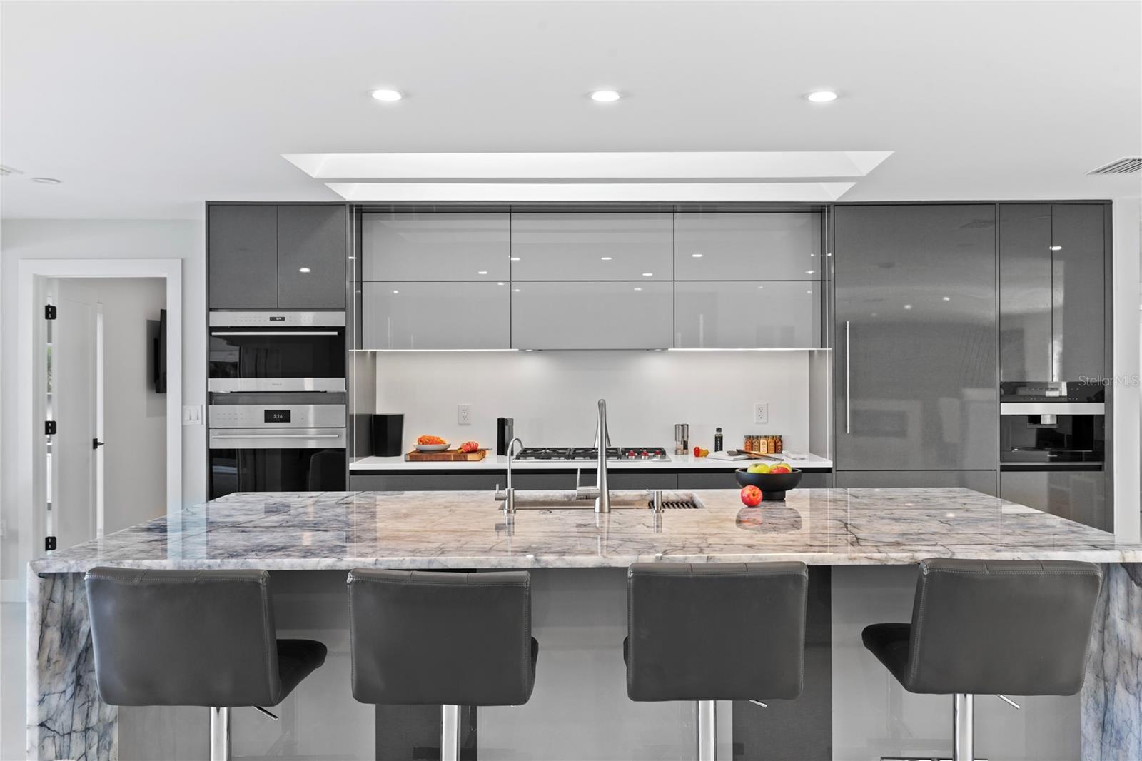 631 HARBOR IS, CLEARWATER BEACH, FL, 33767