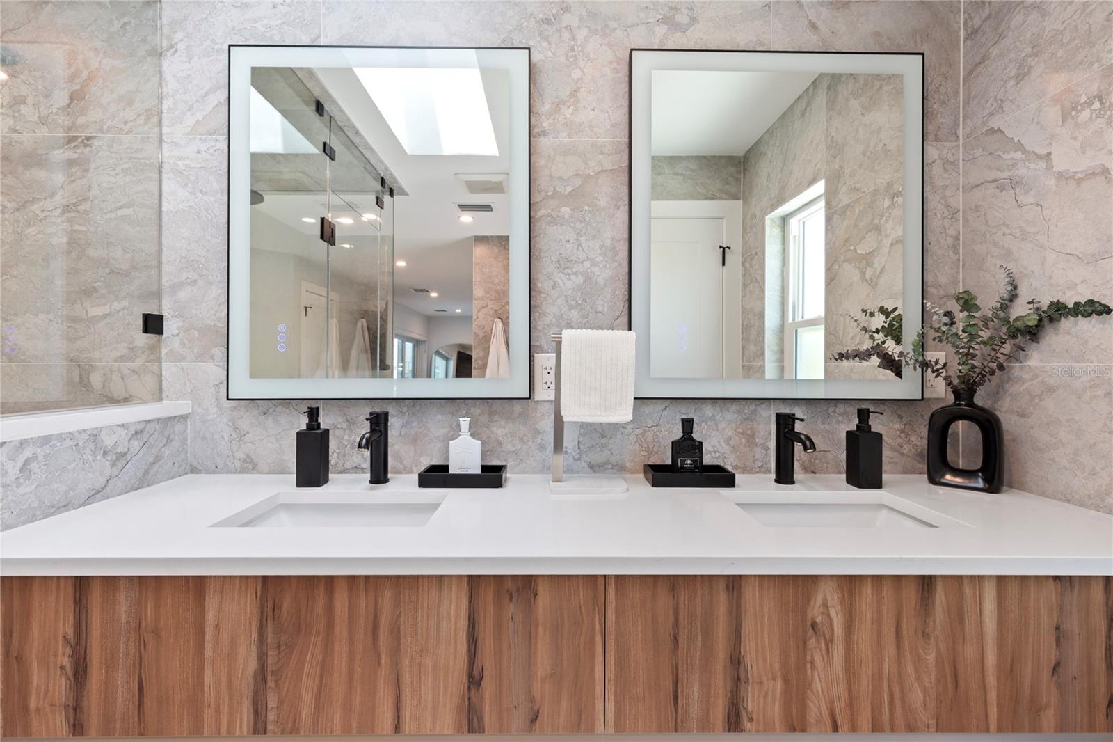 631 HARBOR IS, CLEARWATER BEACH, FL, 33767