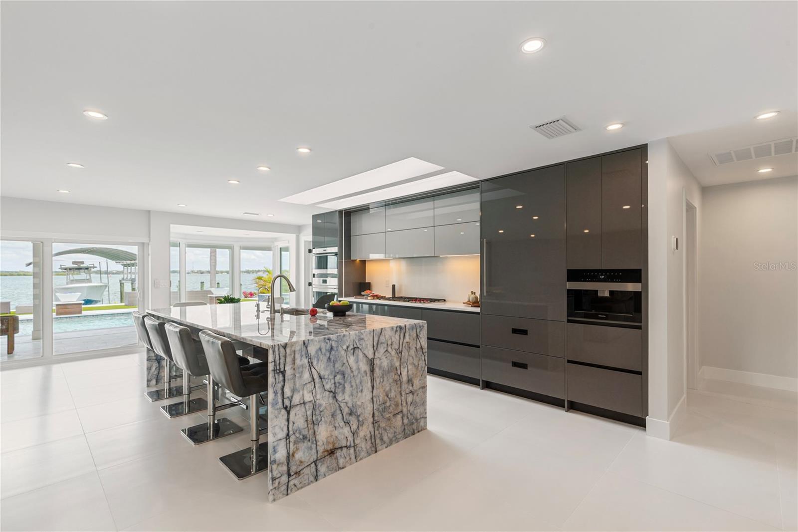 631 HARBOR IS, CLEARWATER BEACH, FL, 33767