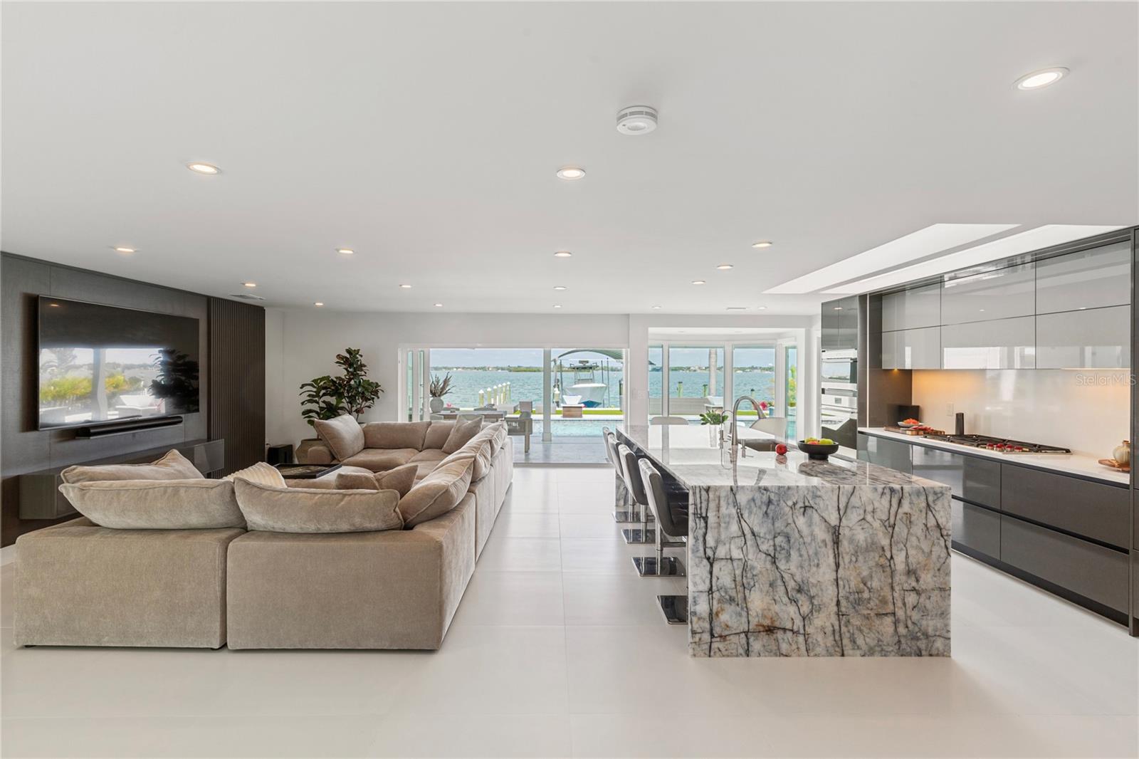 631 HARBOR IS, CLEARWATER BEACH, FL, 33767