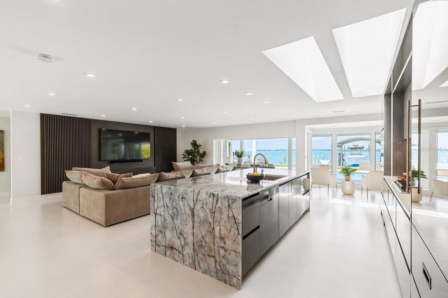 631 HARBOR IS, CLEARWATER BEACH, FL, 33767