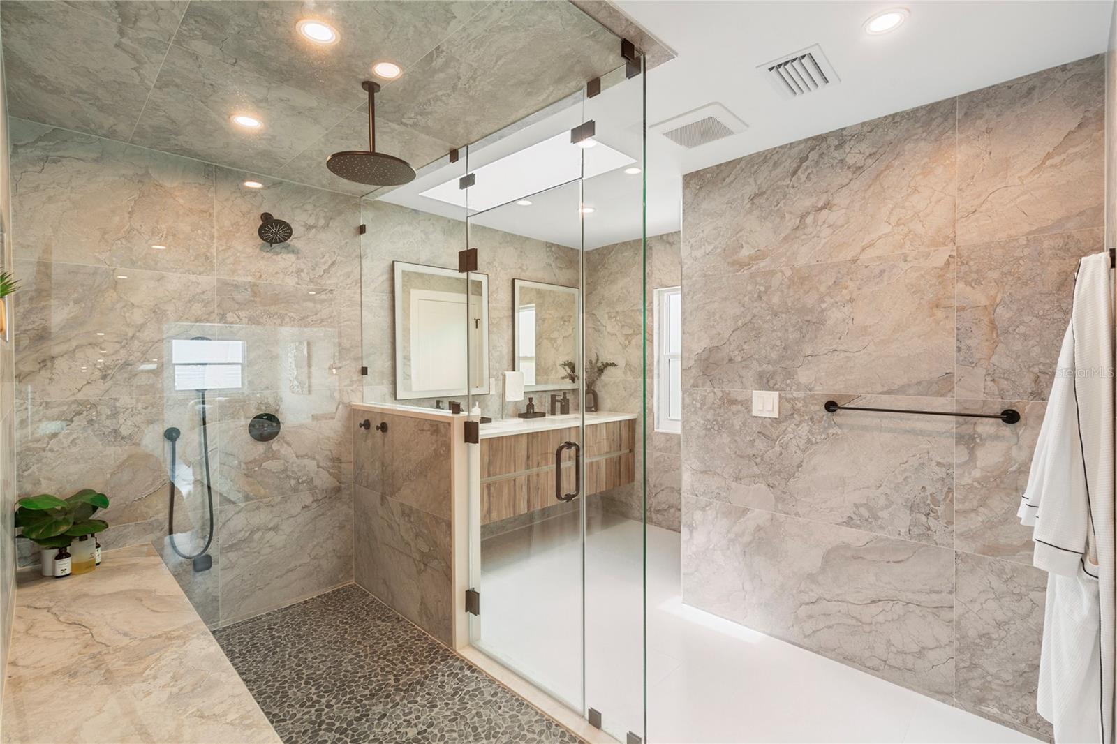 631 HARBOR IS, CLEARWATER BEACH, FL, 33767