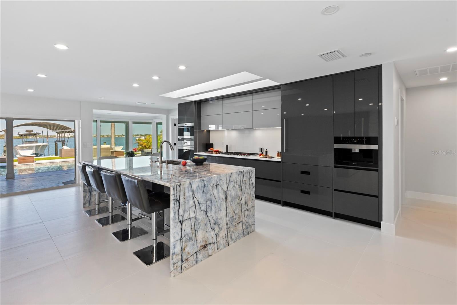 631 HARBOR IS, CLEARWATER BEACH, FL, 33767