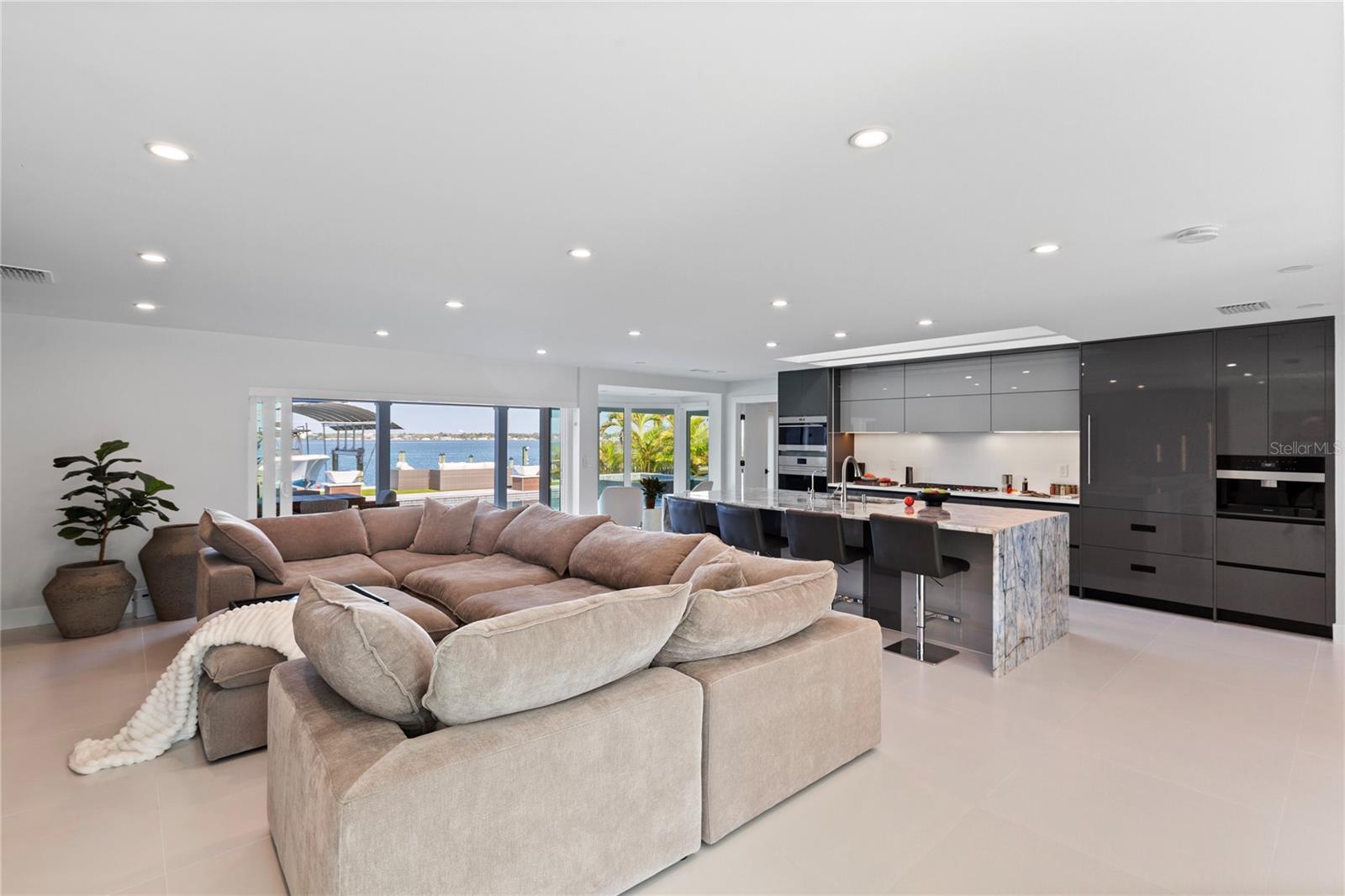 631 HARBOR IS, CLEARWATER BEACH, FL, 33767