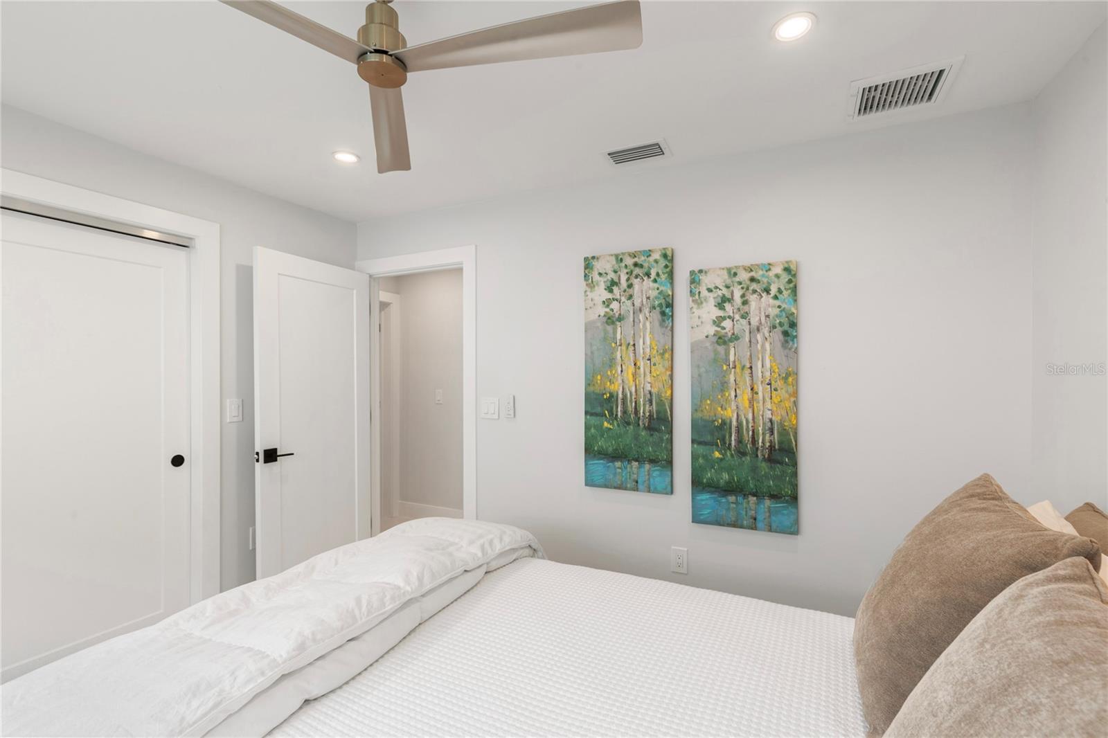 631 HARBOR IS, CLEARWATER BEACH, FL, 33767