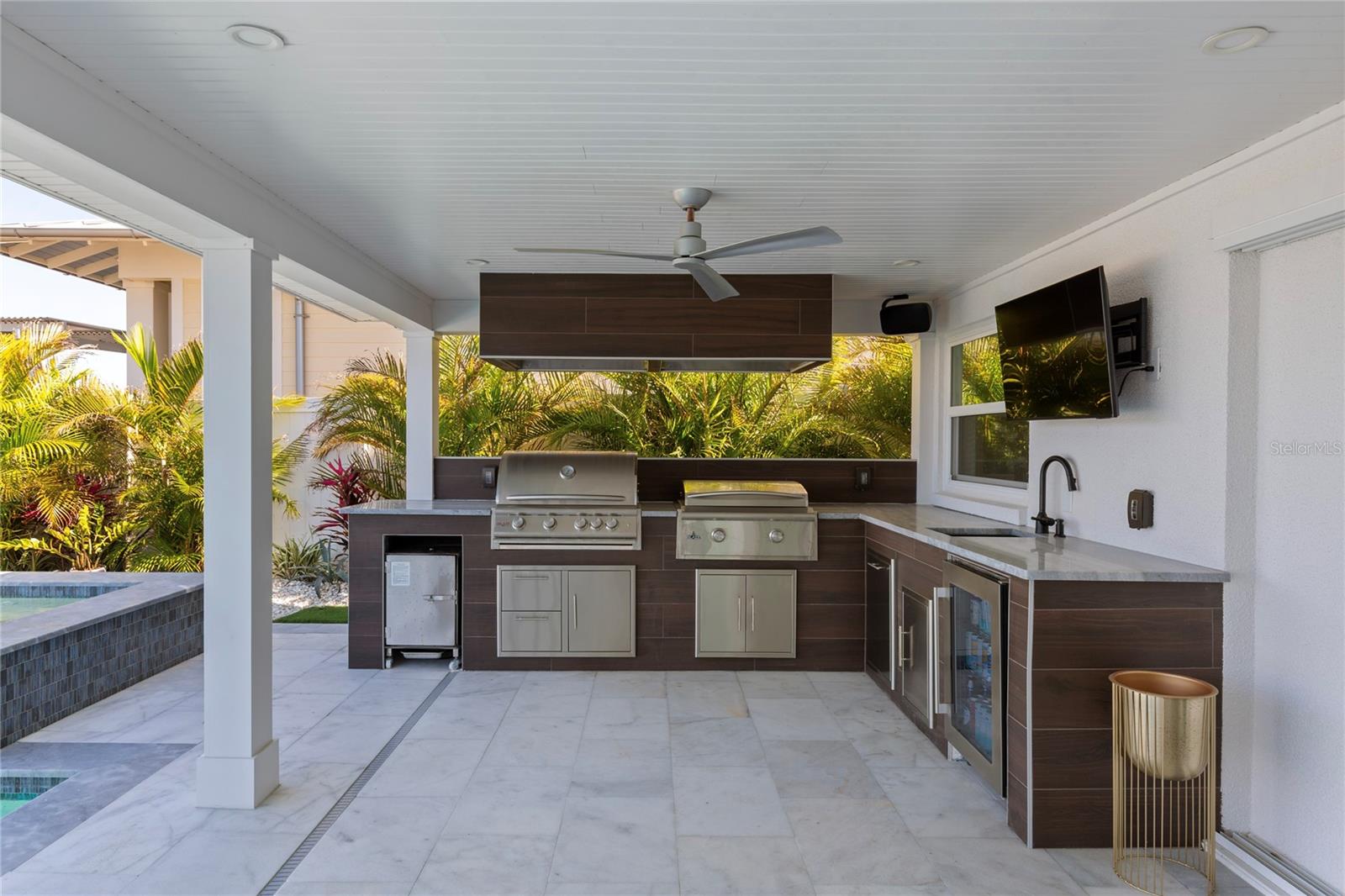 631 HARBOR IS, CLEARWATER BEACH, FL, 33767