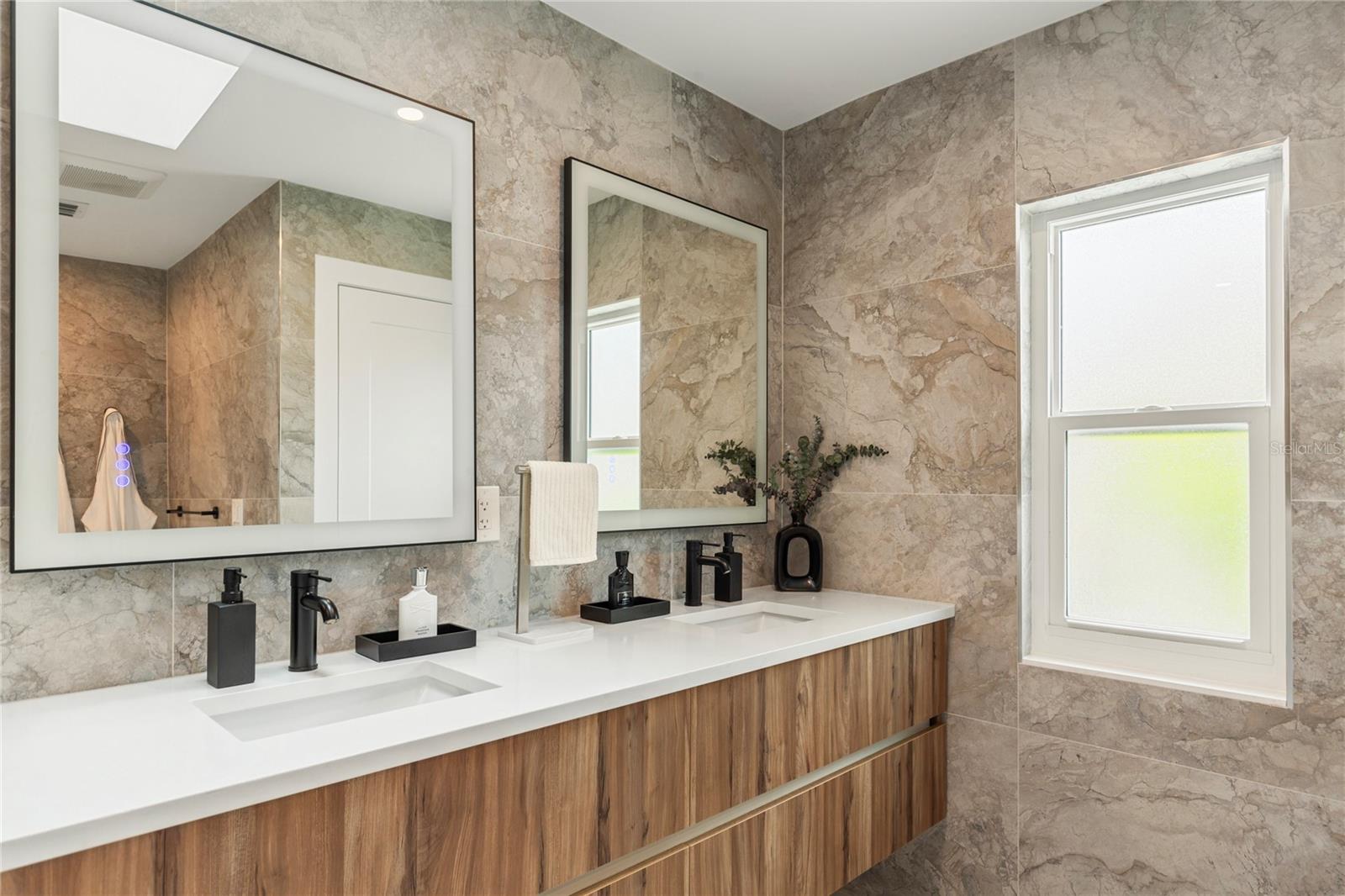 631 HARBOR IS, CLEARWATER BEACH, FL, 33767