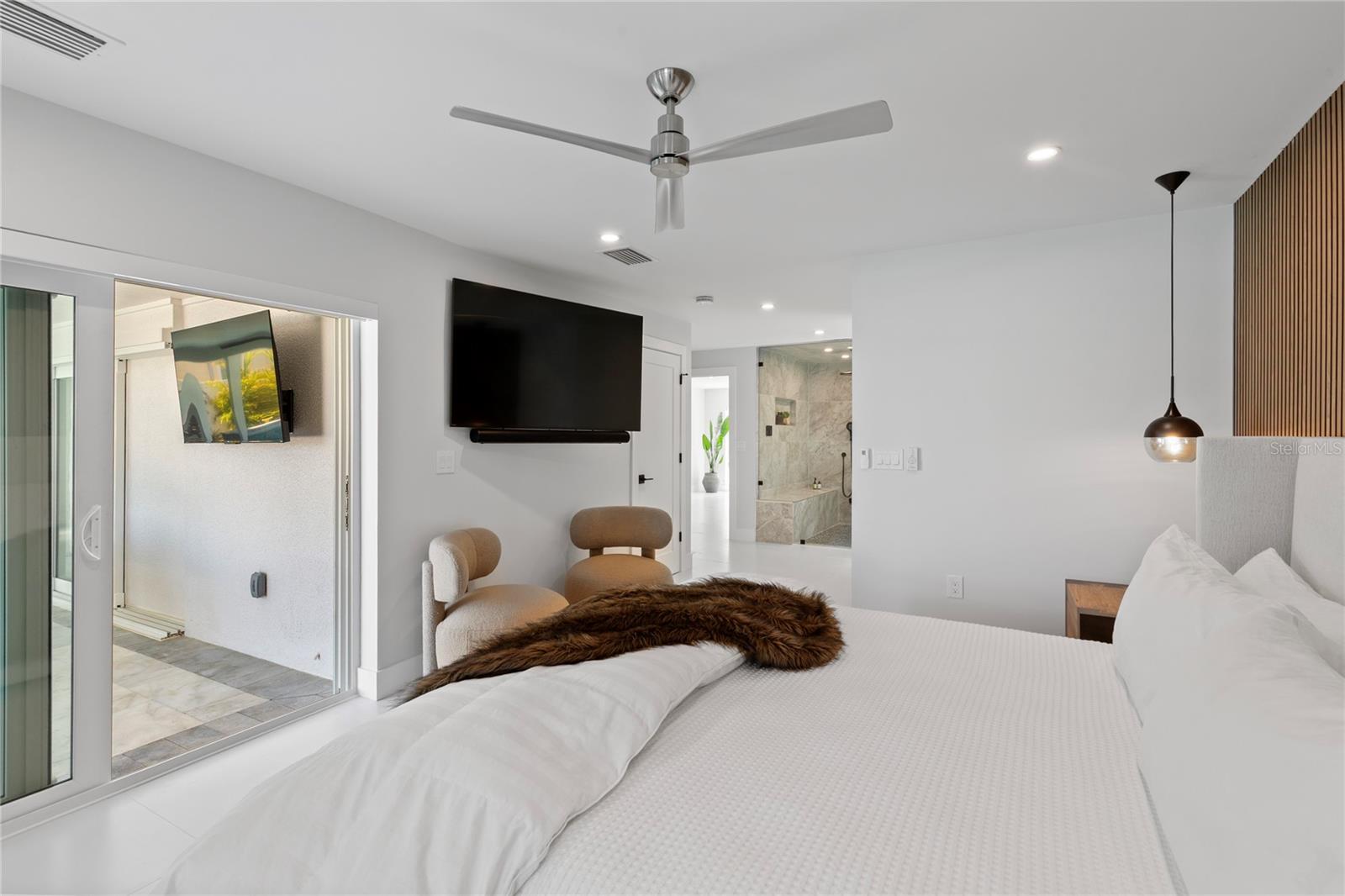 631 HARBOR IS, CLEARWATER BEACH, FL, 33767