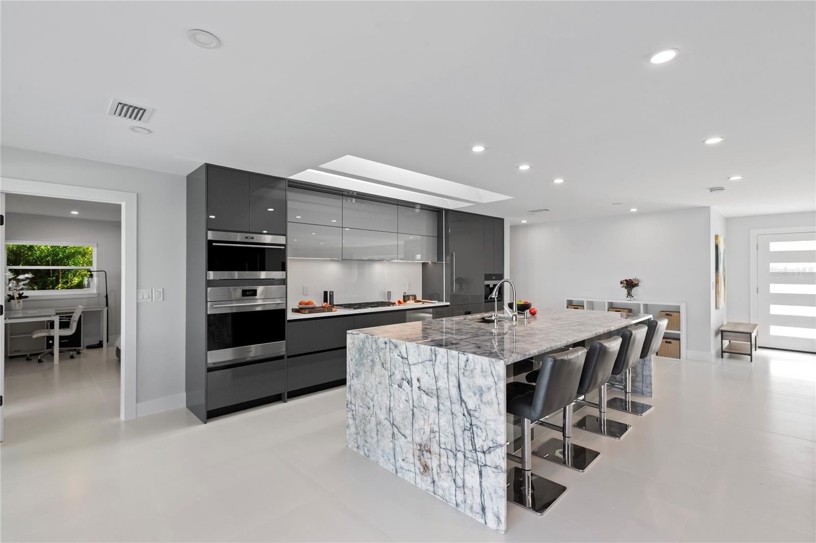 631 HARBOR IS, CLEARWATER BEACH, FL, 33767