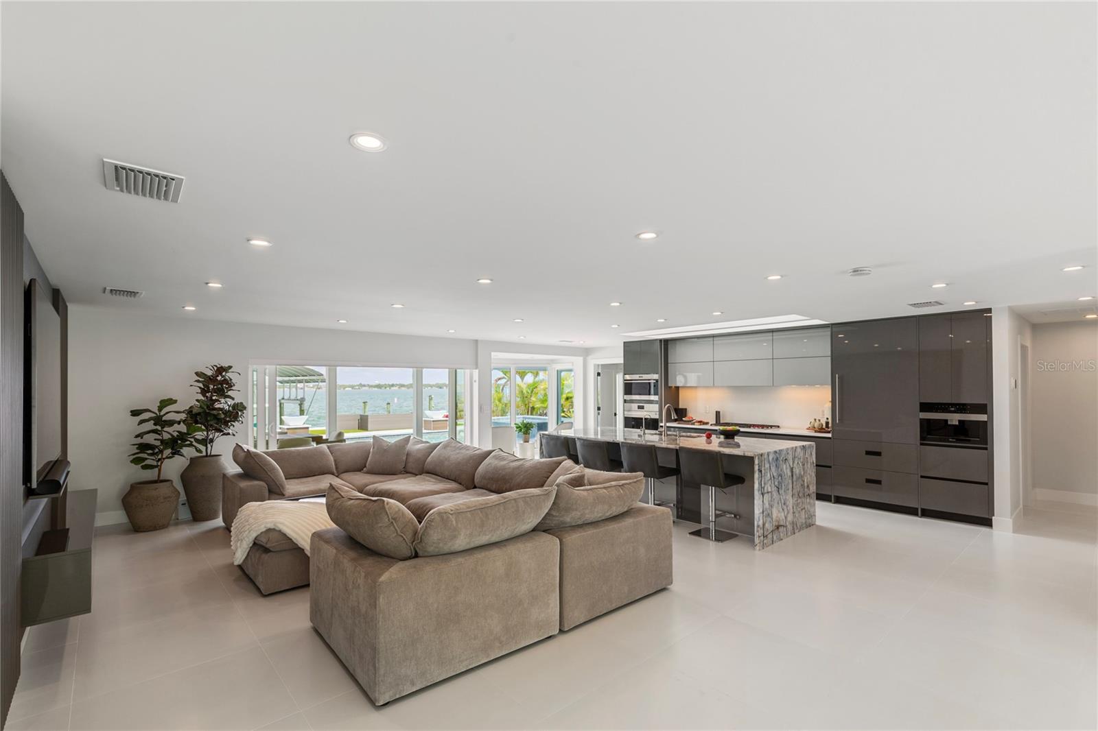 631 HARBOR IS, CLEARWATER BEACH, FL, 33767