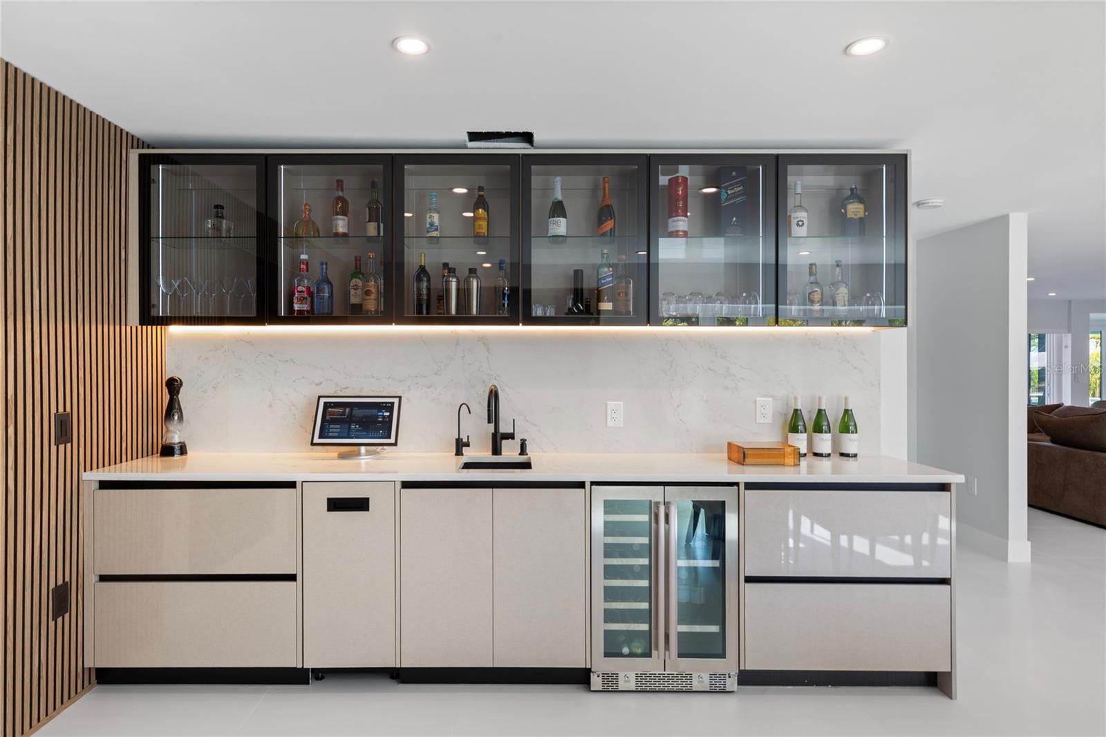 631 HARBOR IS, CLEARWATER BEACH, FL, 33767