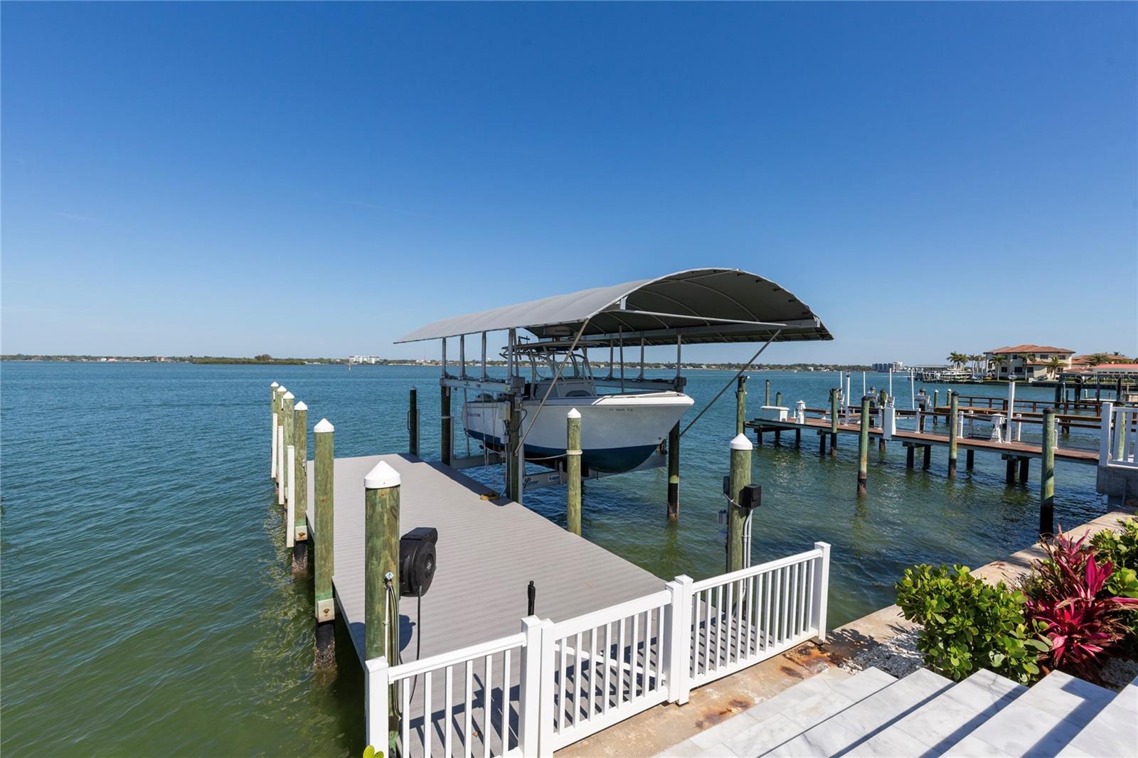 631 HARBOR IS, CLEARWATER BEACH, FL, 33767