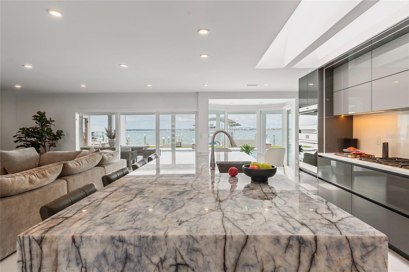 631 HARBOR IS, CLEARWATER BEACH, FL, 33767