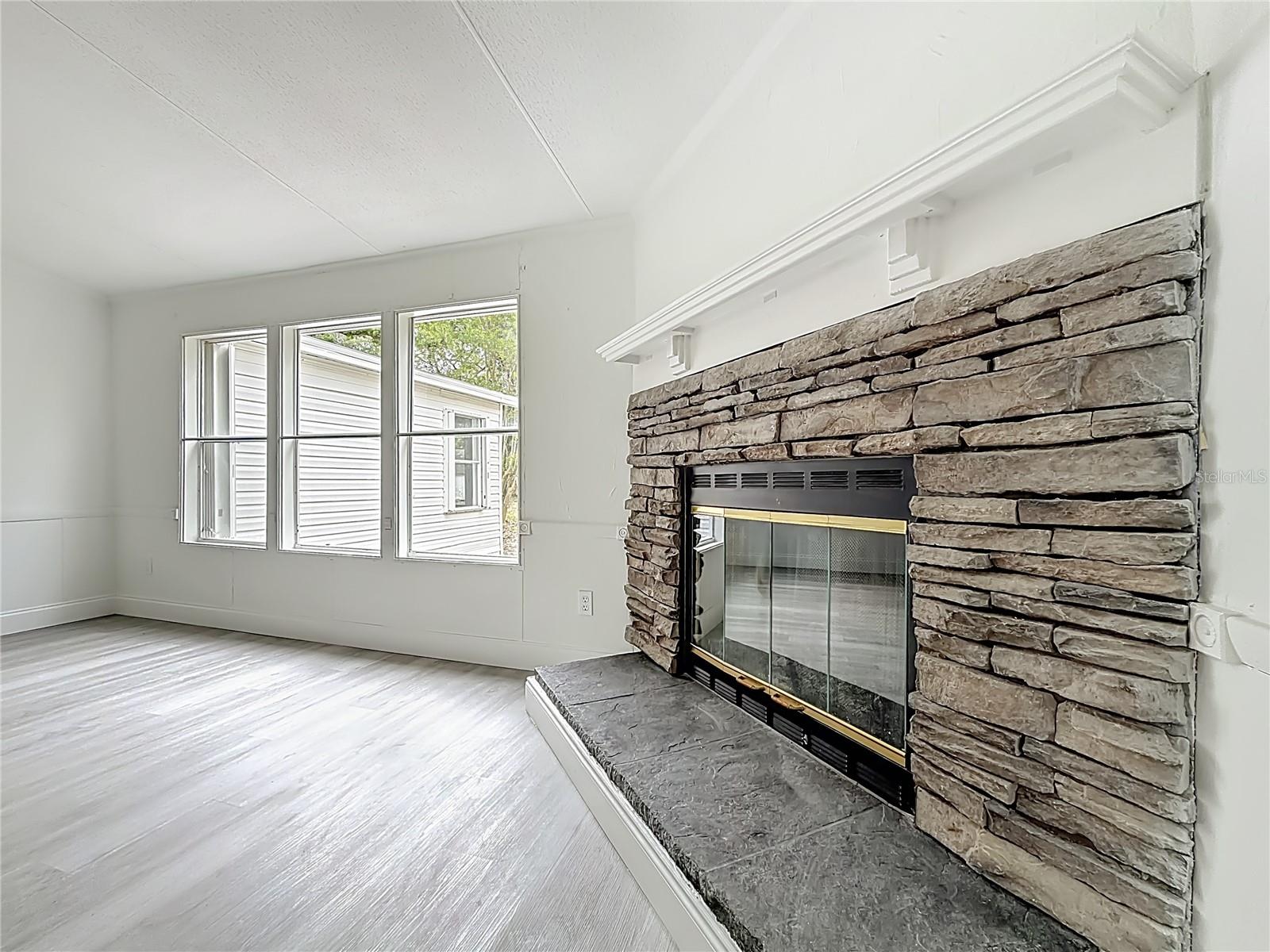 8331 COUNTY ROAD 109, LADY LAKE, FL, 32159