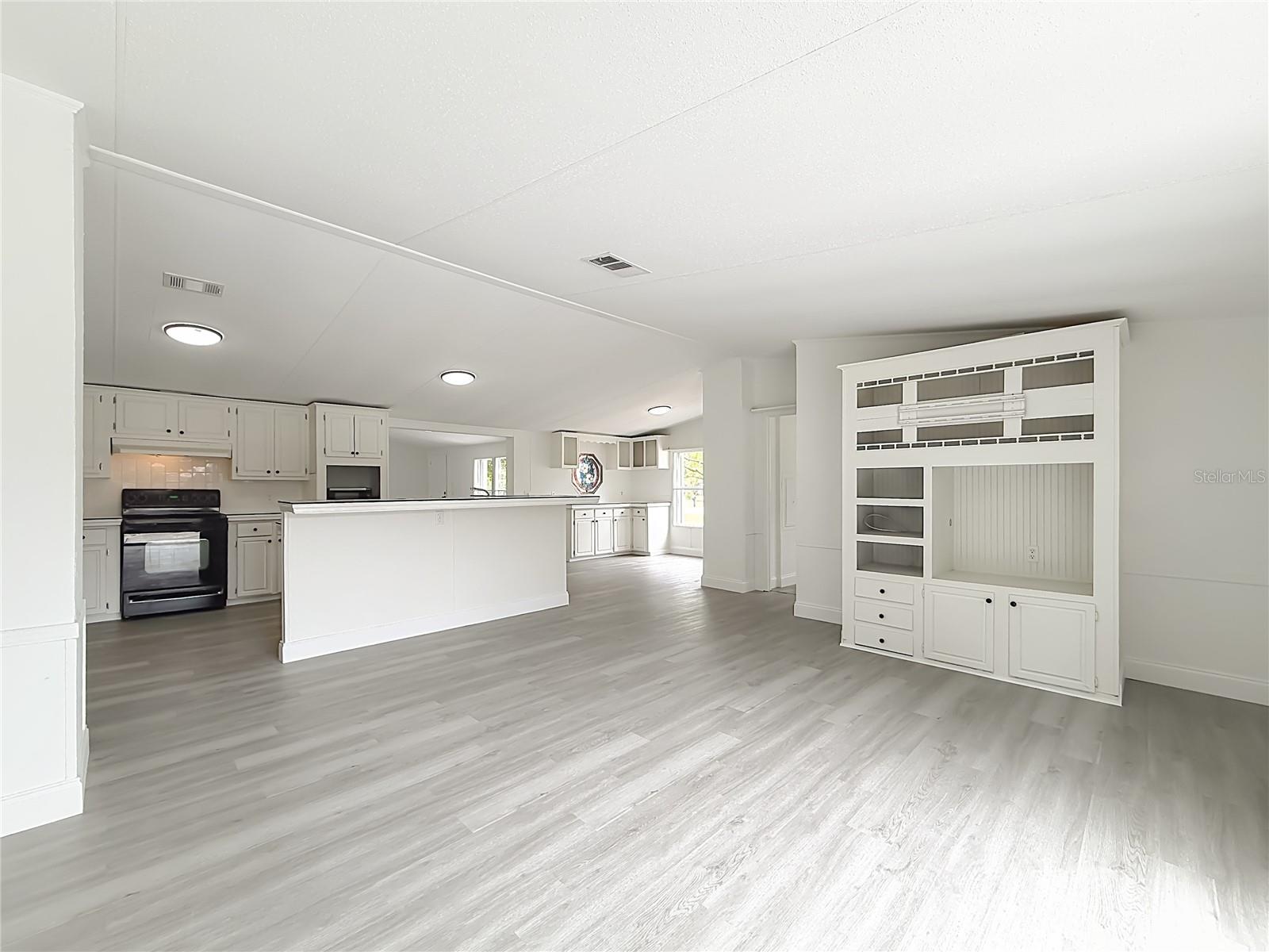 8331 COUNTY ROAD 109, LADY LAKE, FL, 32159