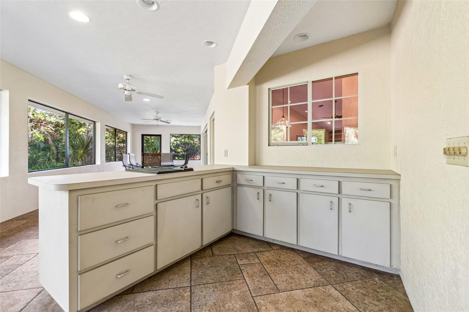 2708 BELL SHOALS RD, BRANDON, FL, 33511