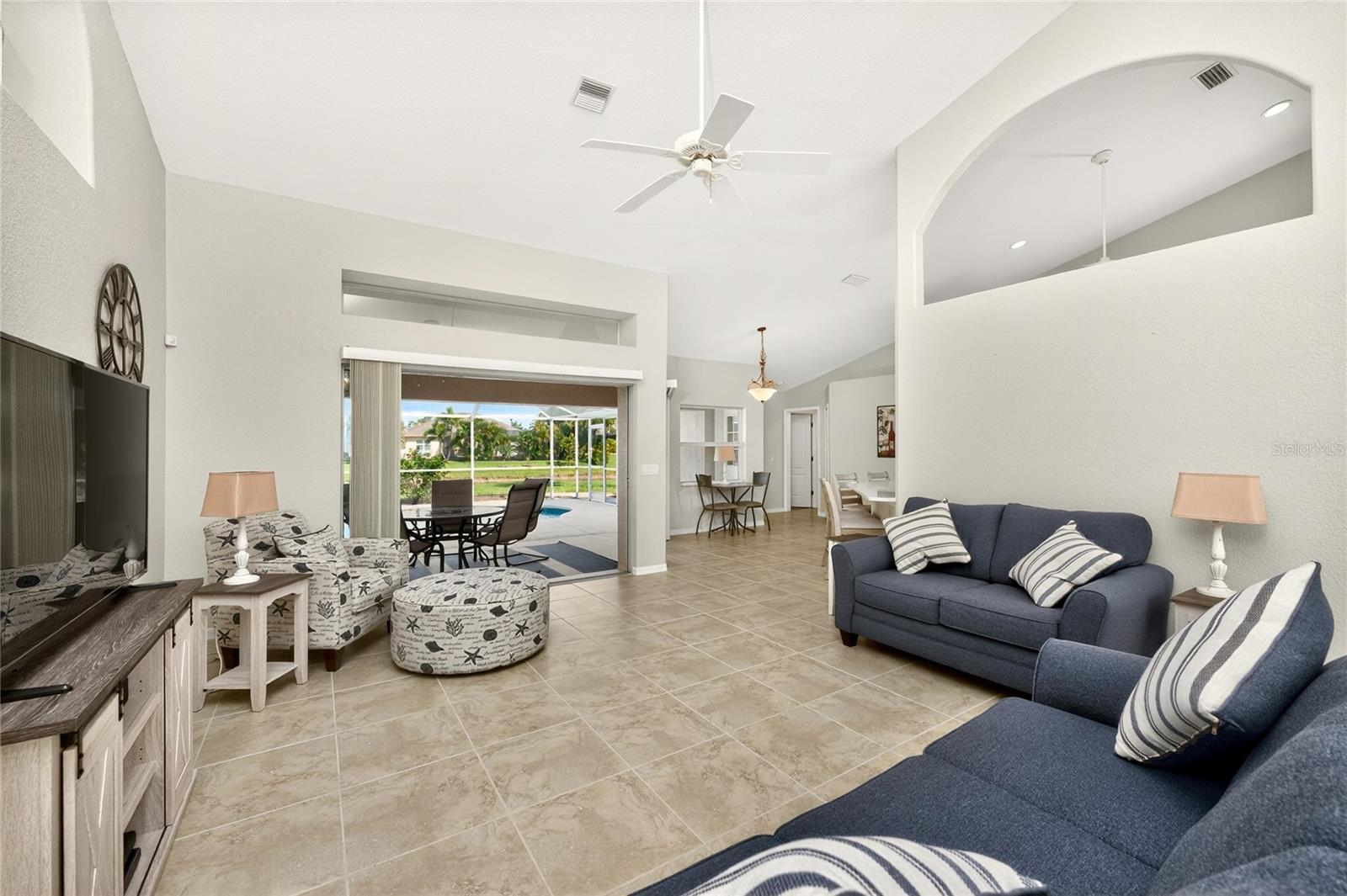 1054 BOUNDARY BLVD, ROTONDA WEST, FL, 33947