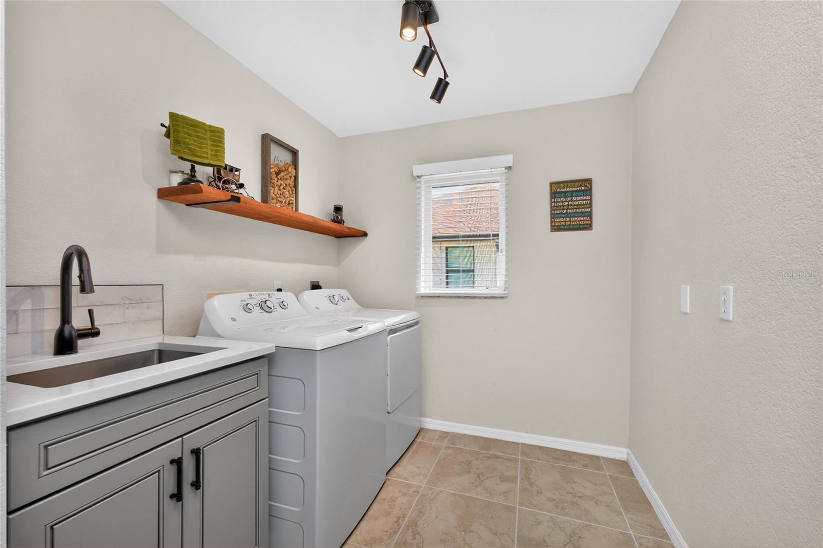 1054 BOUNDARY BLVD, ROTONDA WEST, FL, 33947