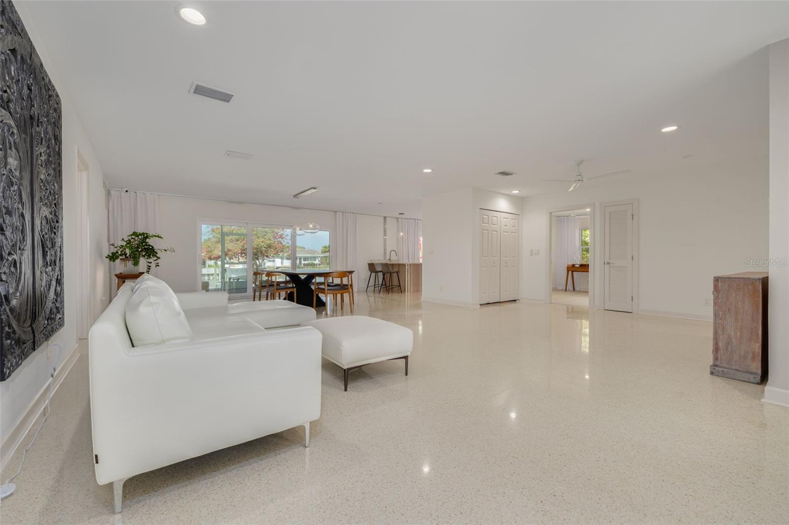 3932 VERSAILLES DR, TAMPA, FL, 33634