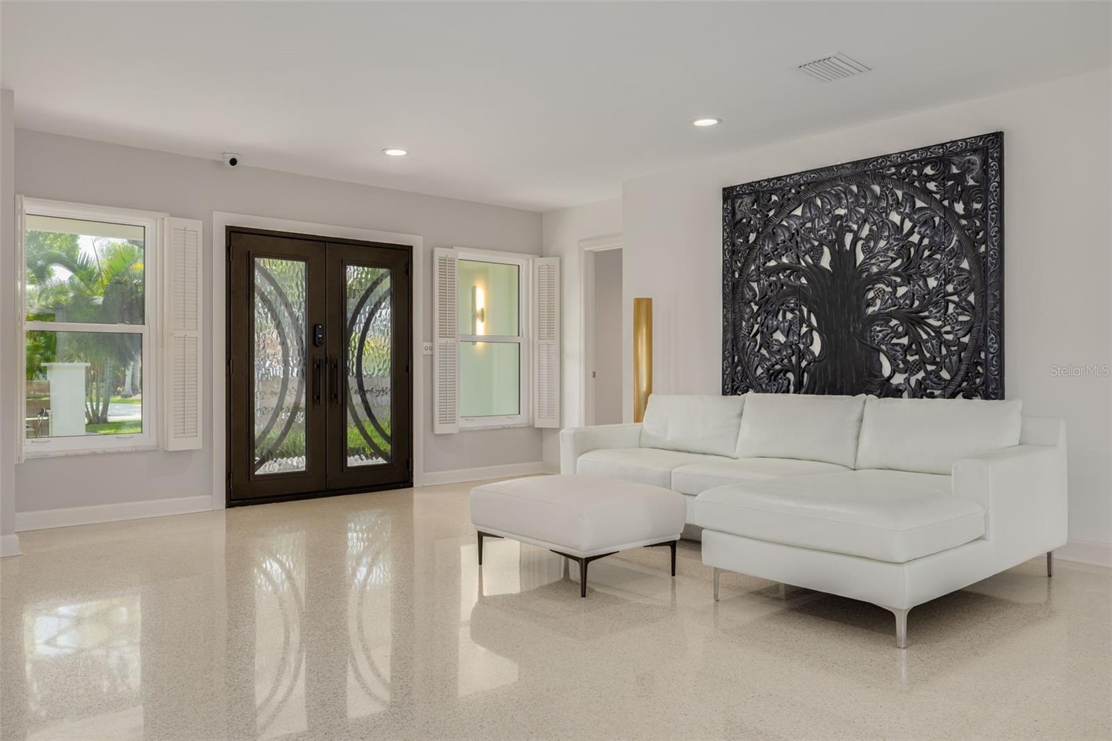 3932 VERSAILLES DR, TAMPA, FL, 33634