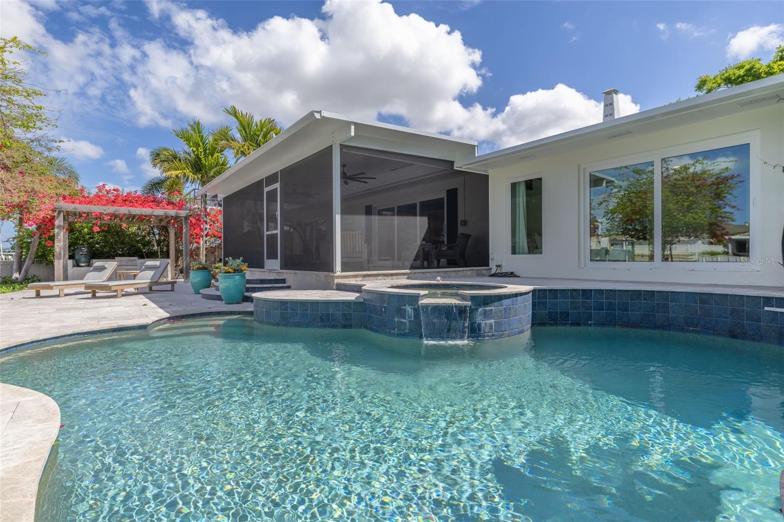 3932 VERSAILLES DR, TAMPA, FL, 33634