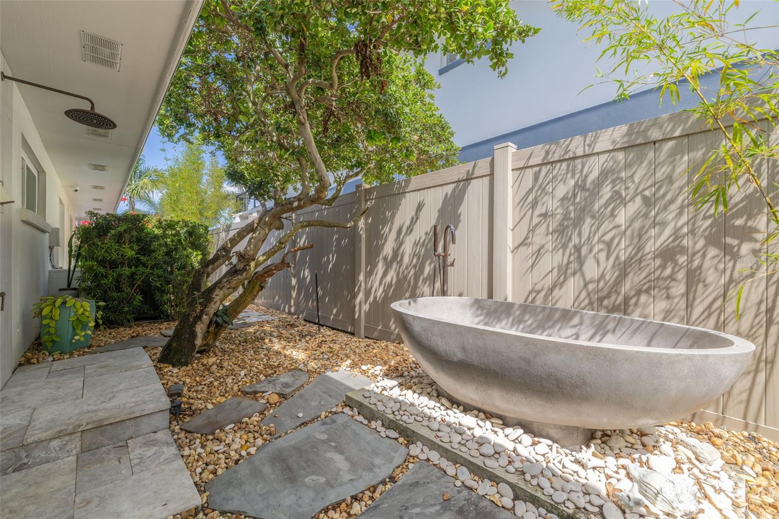 3932 VERSAILLES DR, TAMPA, FL, 33634