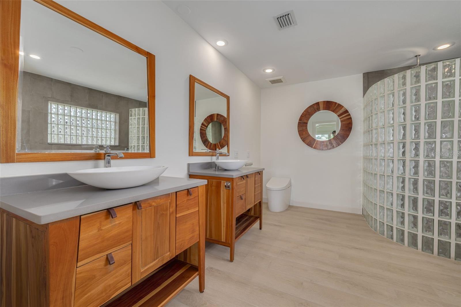 3932 VERSAILLES DR, TAMPA, FL, 33634