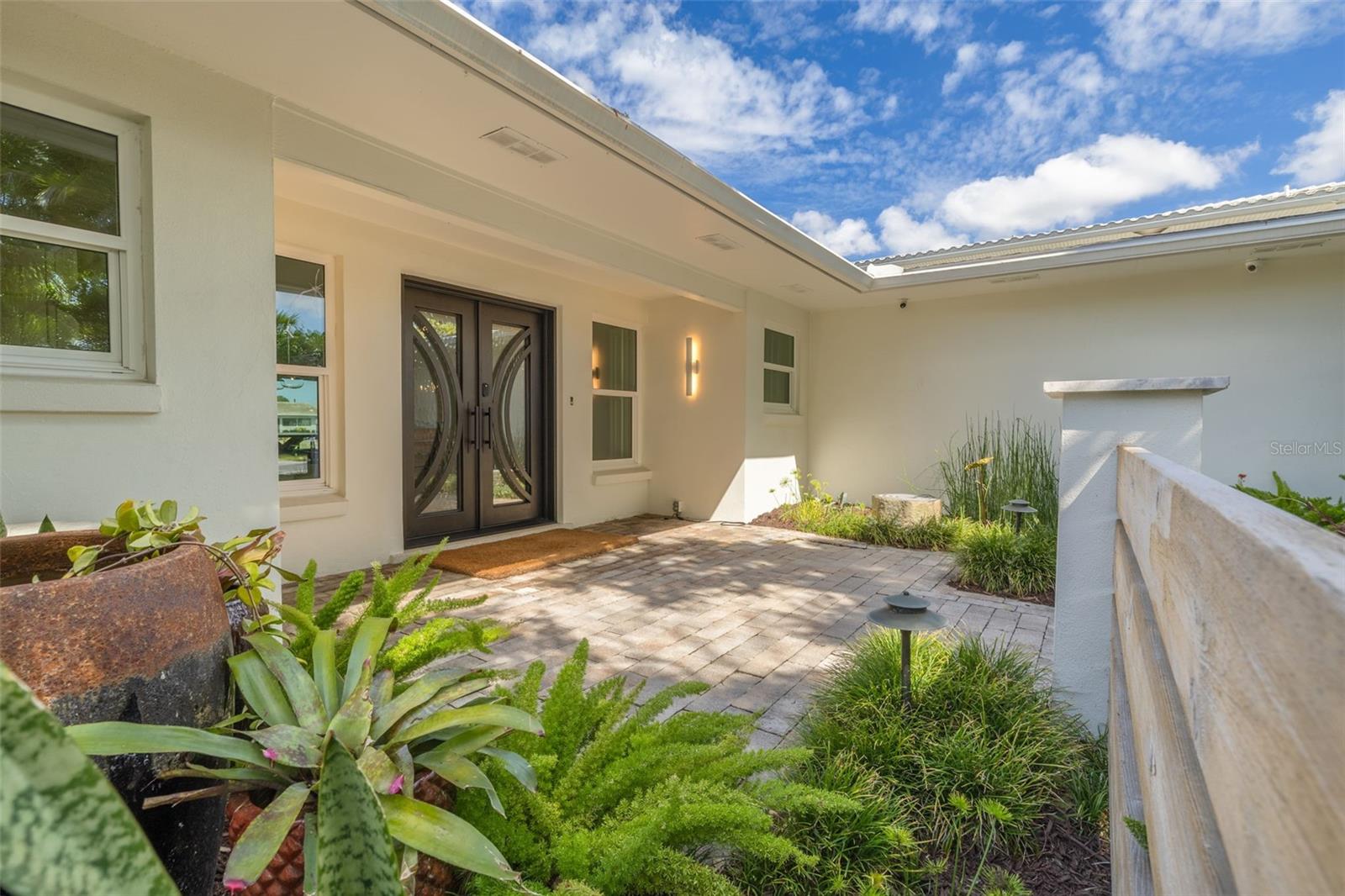 3932 VERSAILLES DR, TAMPA, FL, 33634