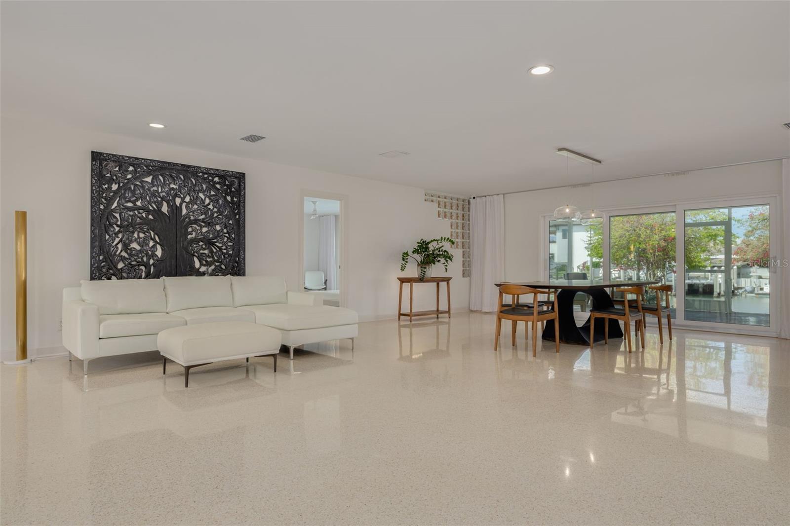 3932 VERSAILLES DR, TAMPA, FL, 33634