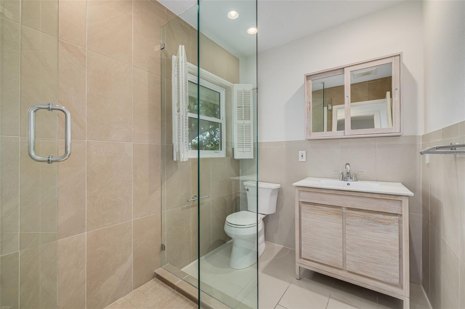 3932 VERSAILLES DR, TAMPA, FL, 33634