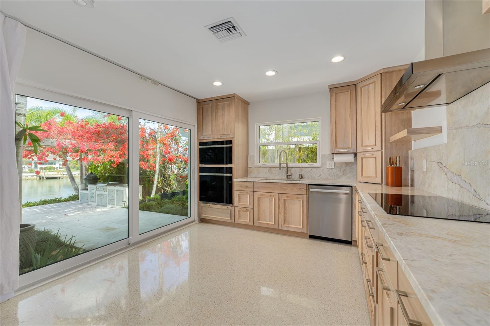 3932 VERSAILLES DR, TAMPA, FL, 33634