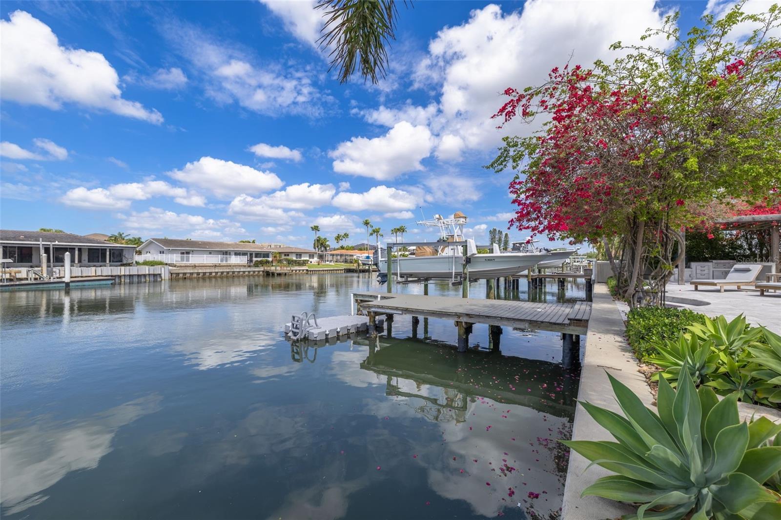 3932 VERSAILLES DR, TAMPA, FL, 33634