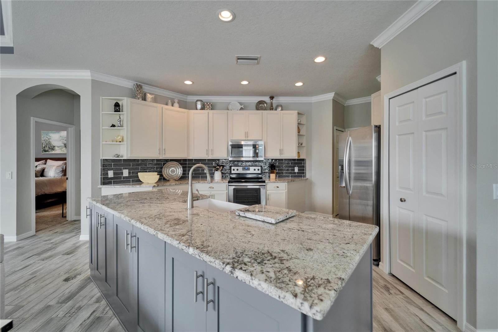 221 SELA COVE CIR, APOLLO BEACH, FL, 33572