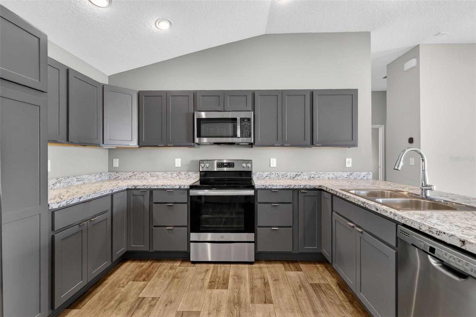 5608 MINDY PL, THE VILLAGES, FL, 32163