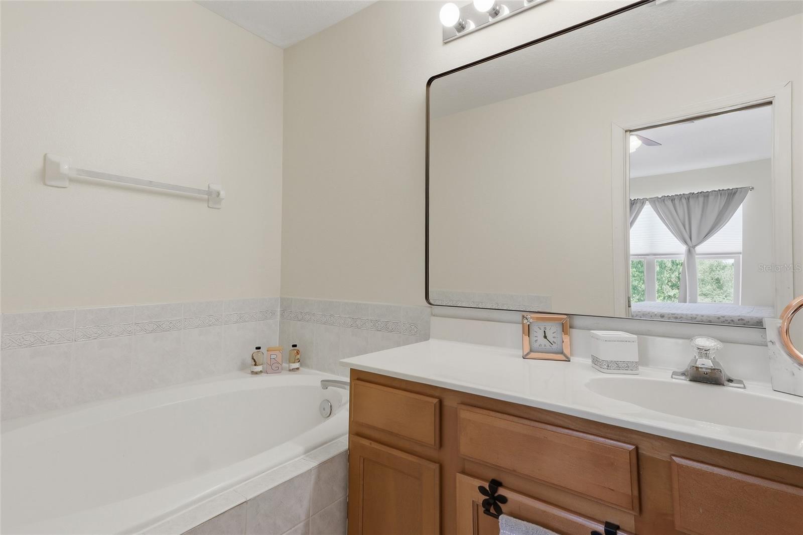 542 BLACK LION DR NE, ST PETERSBURG, FL, 33716