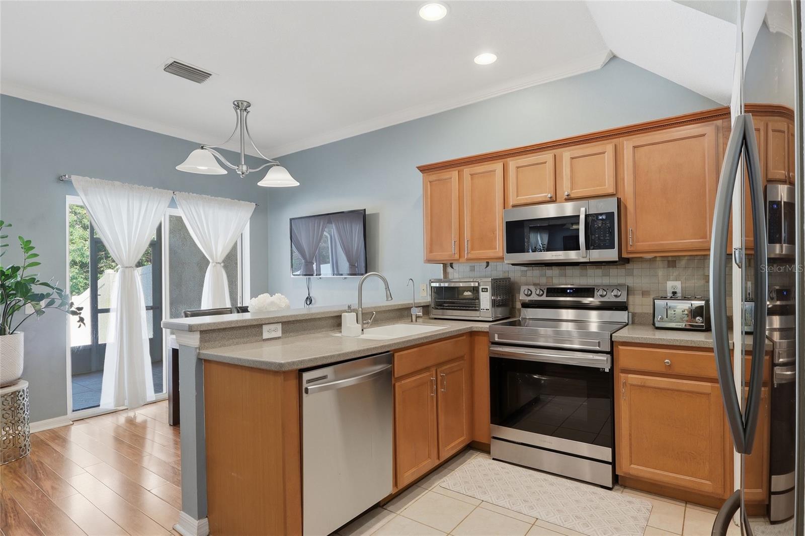 542 BLACK LION DR NE, ST PETERSBURG, FL, 33716