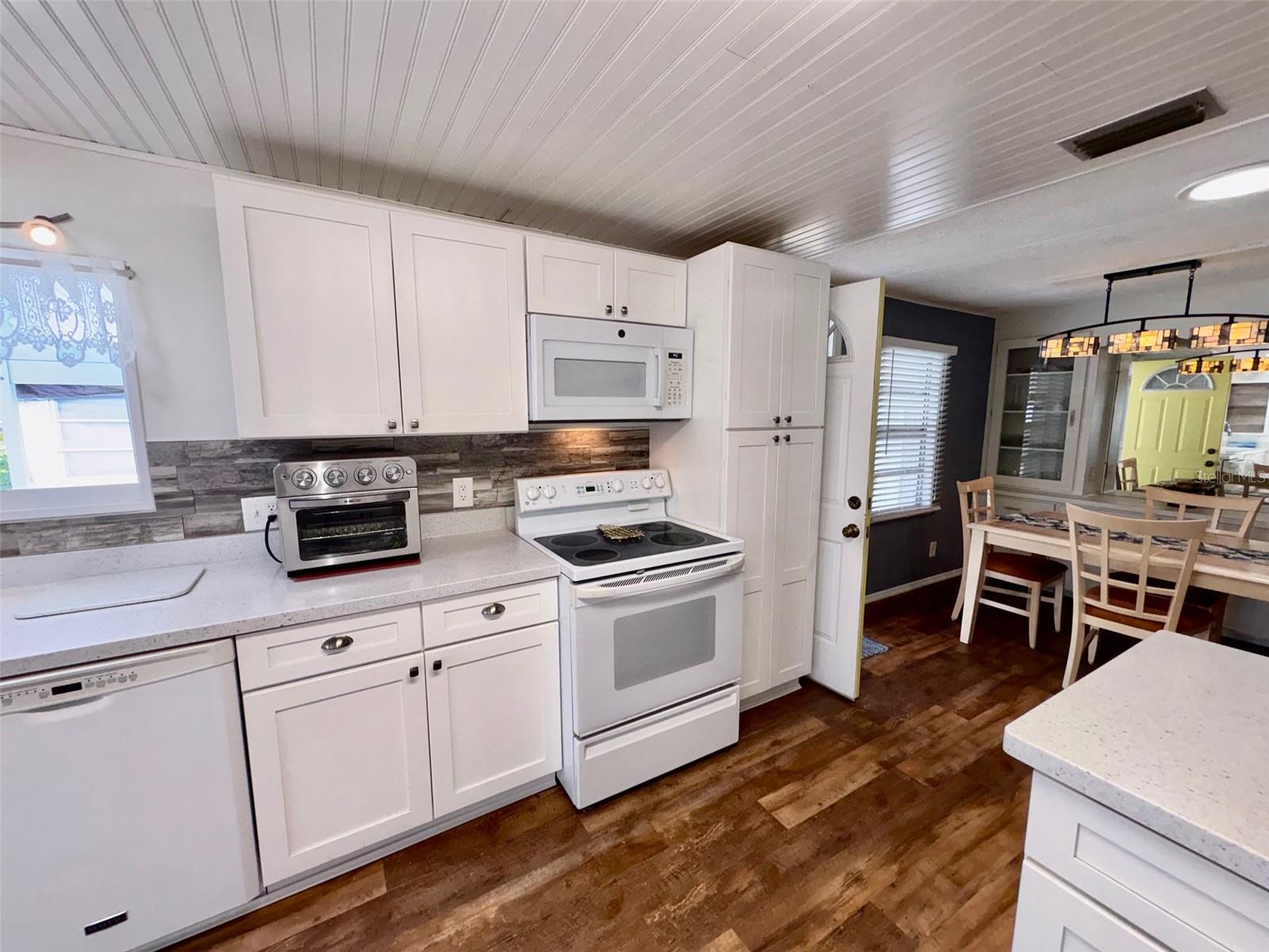 413 CERVINA DR N, VENICE, FL, 34285