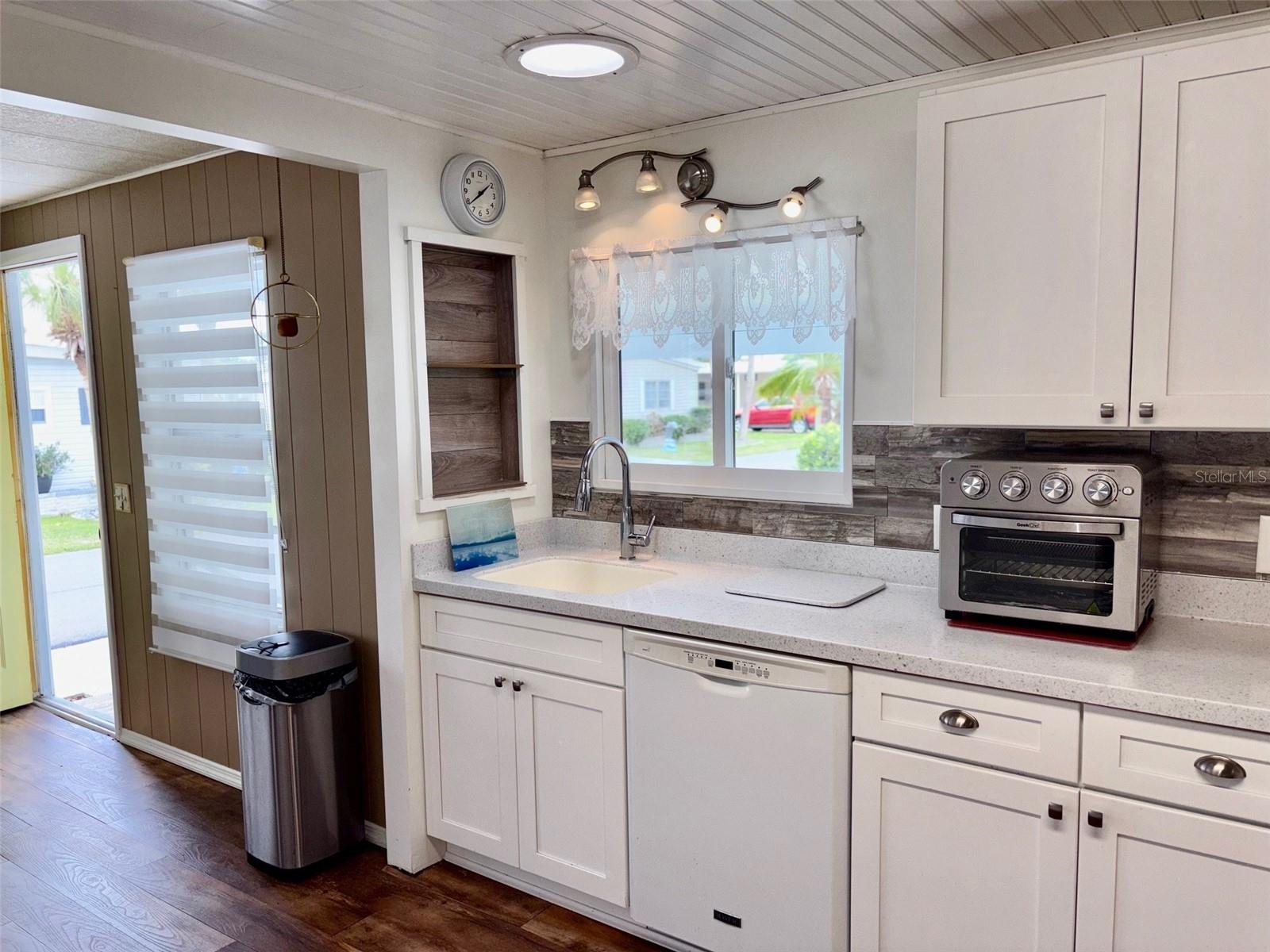 413 CERVINA DR N, VENICE, FL, 34285