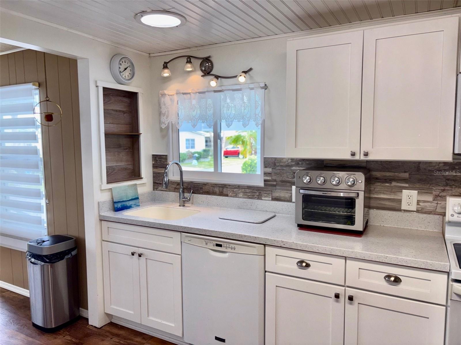 413 CERVINA DR N, VENICE, FL, 34285