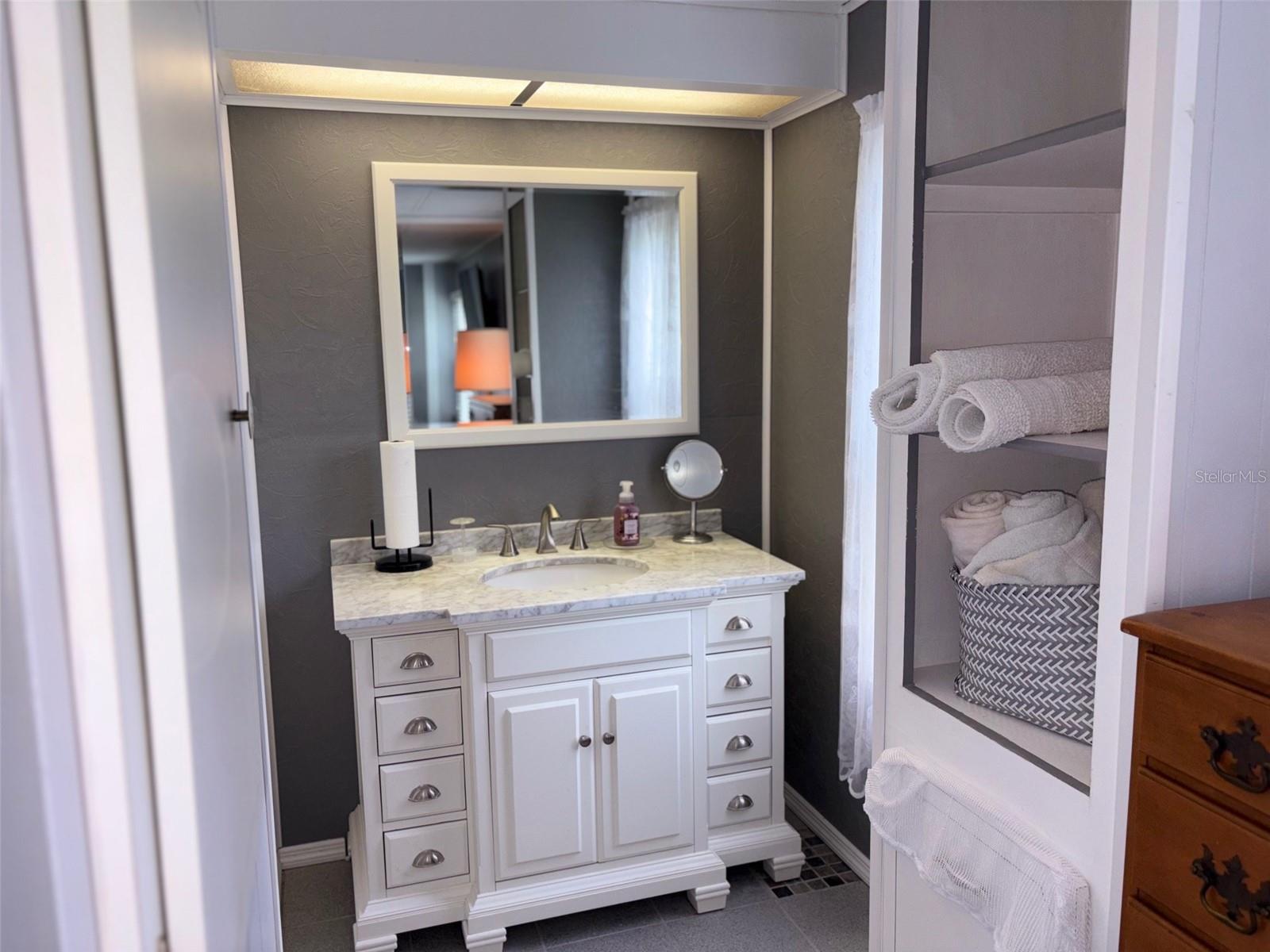 413 CERVINA DR N, VENICE, FL, 34285