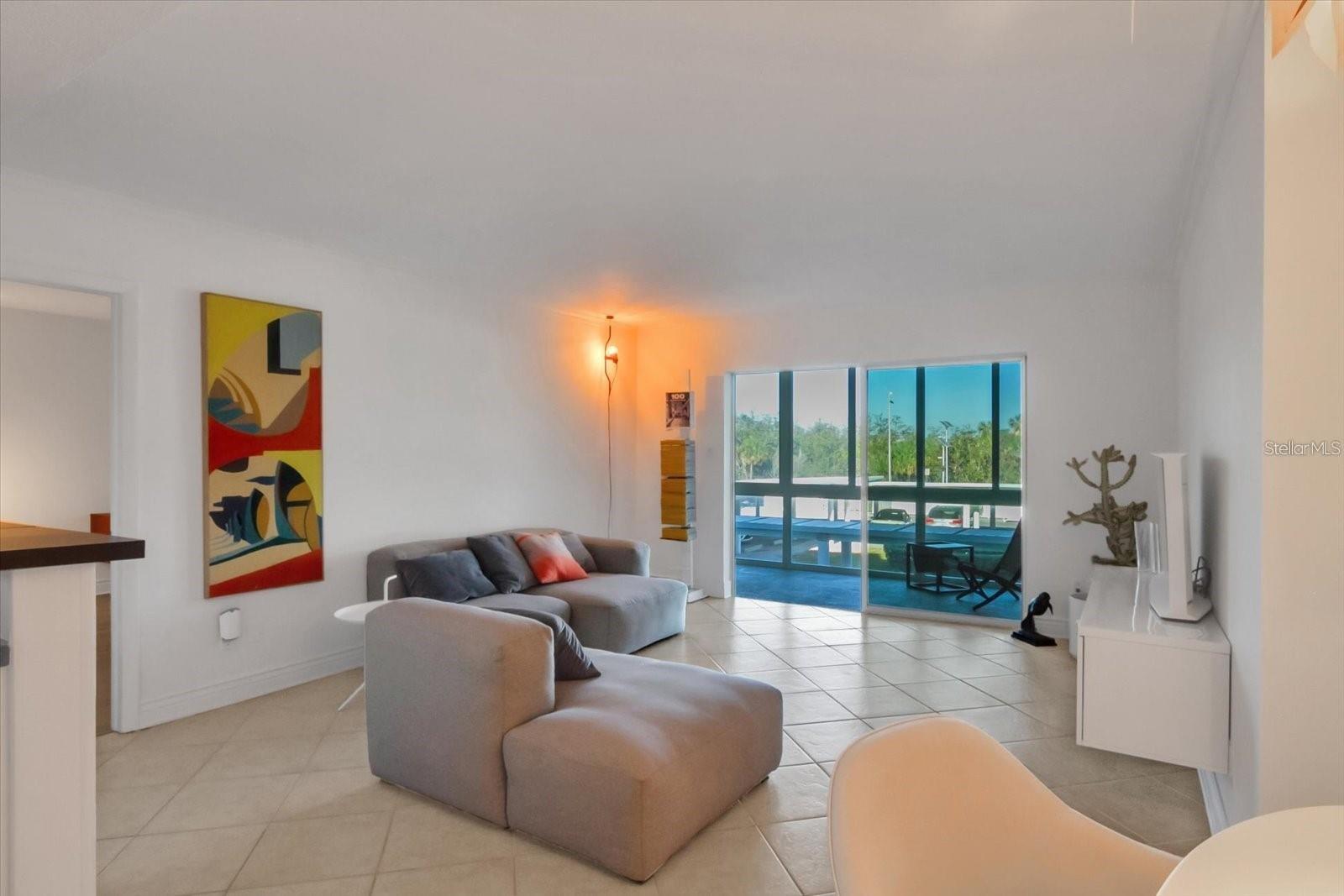 2100 BENJAMIN FRANKLIN DR #203, SARASOTA, FL, 34236