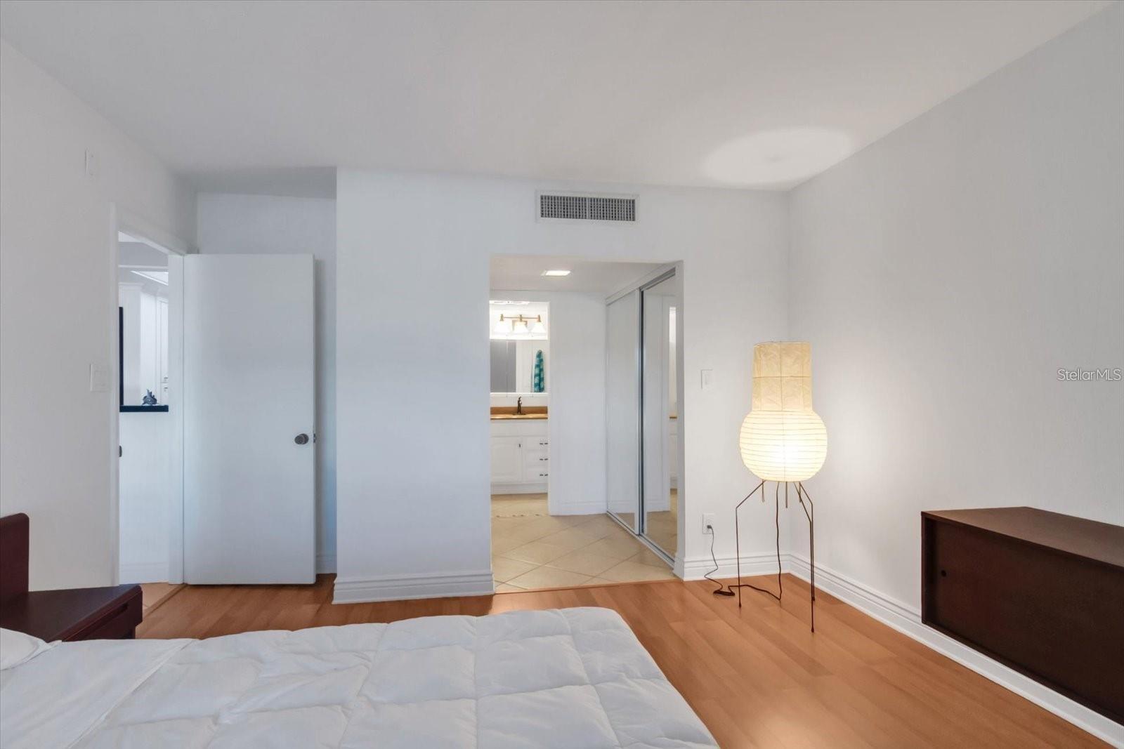 2100 BENJAMIN FRANKLIN DR #203, SARASOTA, FL, 34236