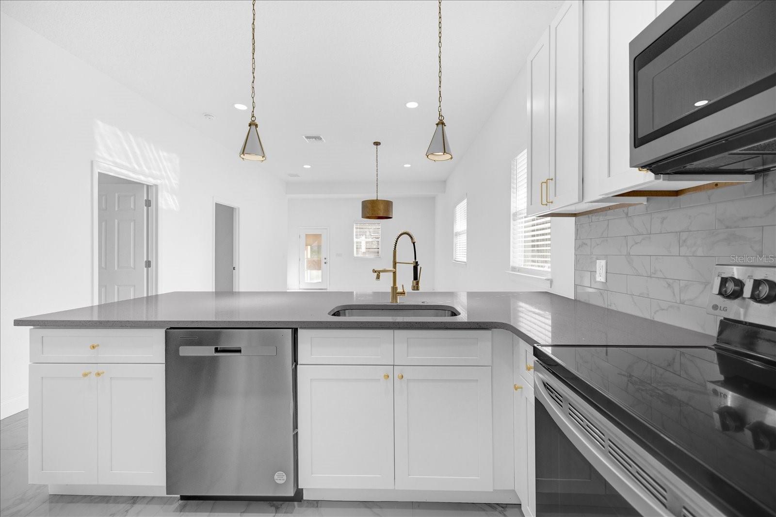 600 N LAKEWOOD AVE, OCOEE, FL, 34761