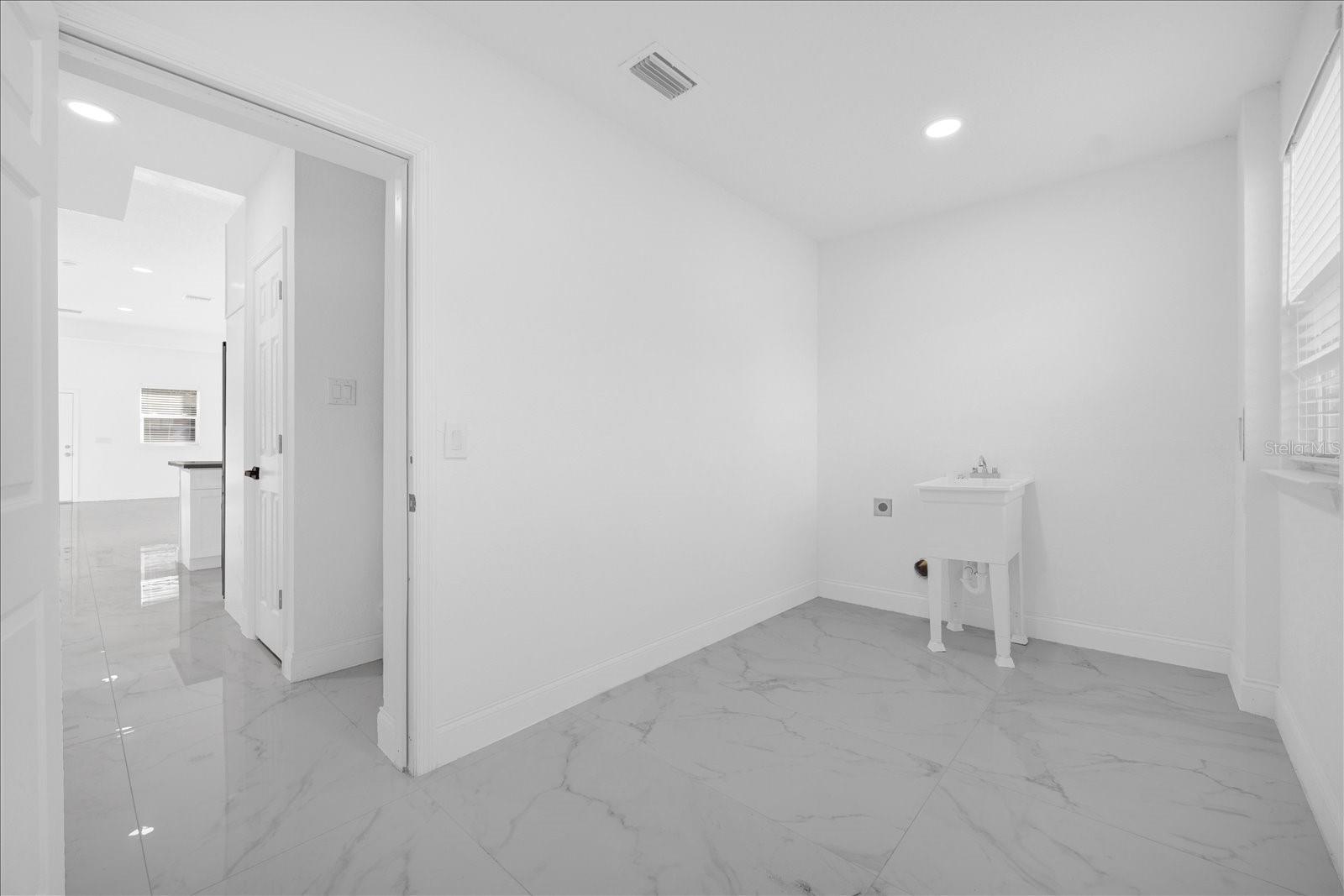 600 N LAKEWOOD AVE, OCOEE, FL, 34761