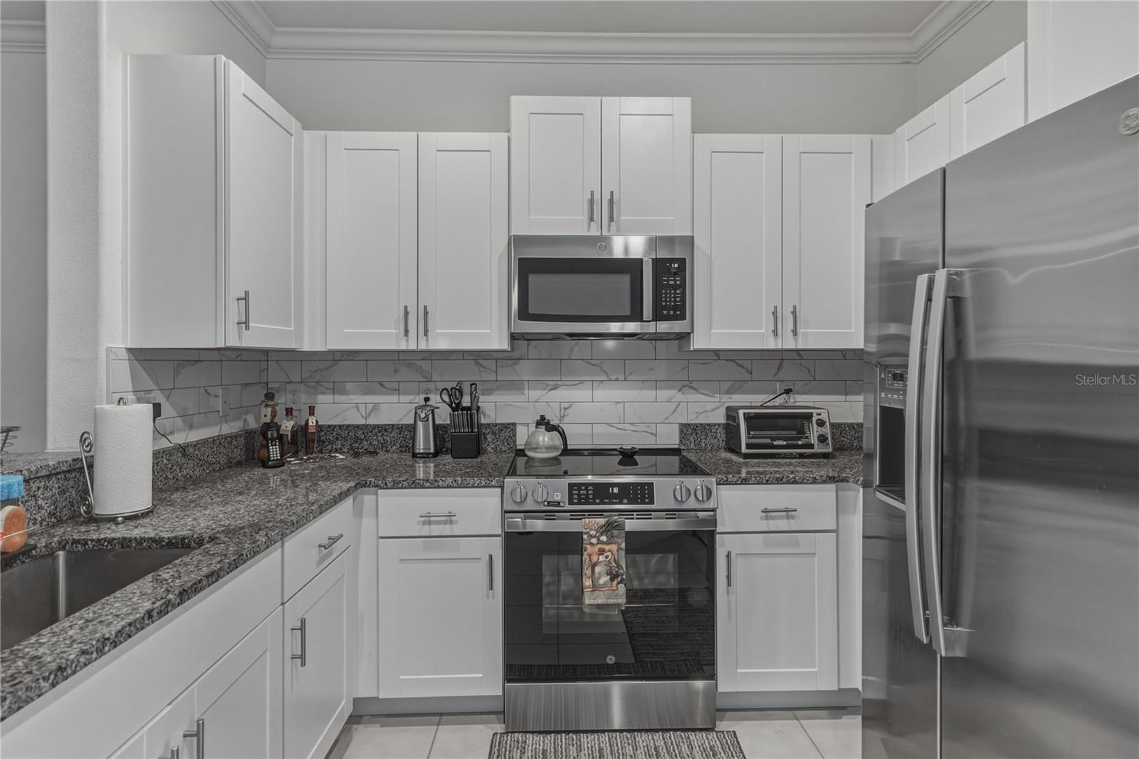 Single Bowl Rectangular Sink with Pull Down Sprayer Faucet