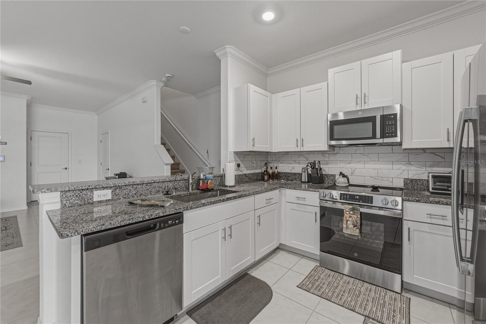 Kitchen with Full Overlay Shaker Cabinets, Nickel Hardware