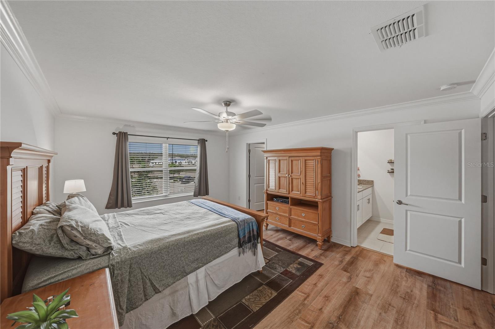 Primary Suite with Crown Molding and Ceiling Fan