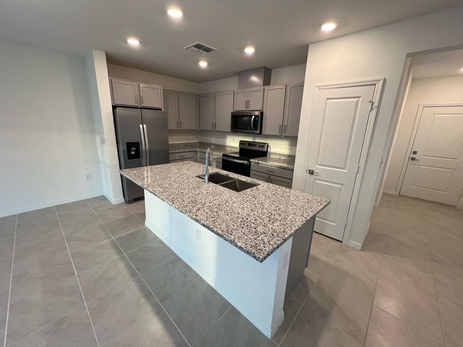 680 STONEY POINT CIR, DAVENPORT, FL, 33896